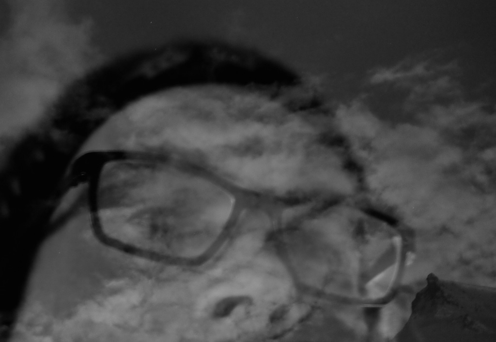 Selvportrett. Dobbelteksponering med Gruvefjellet i bakgrunn. Fujifilm X-T10, XF 35mm
